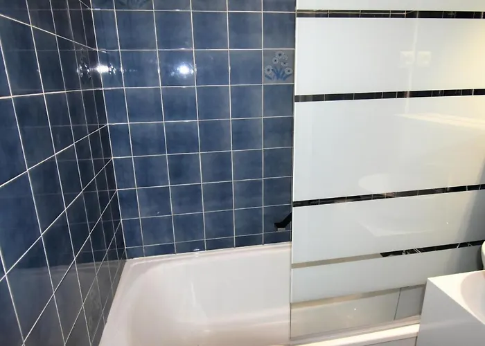 - T2 Renove Avec Balcon Proche Et Centre - Fr-1-420-91